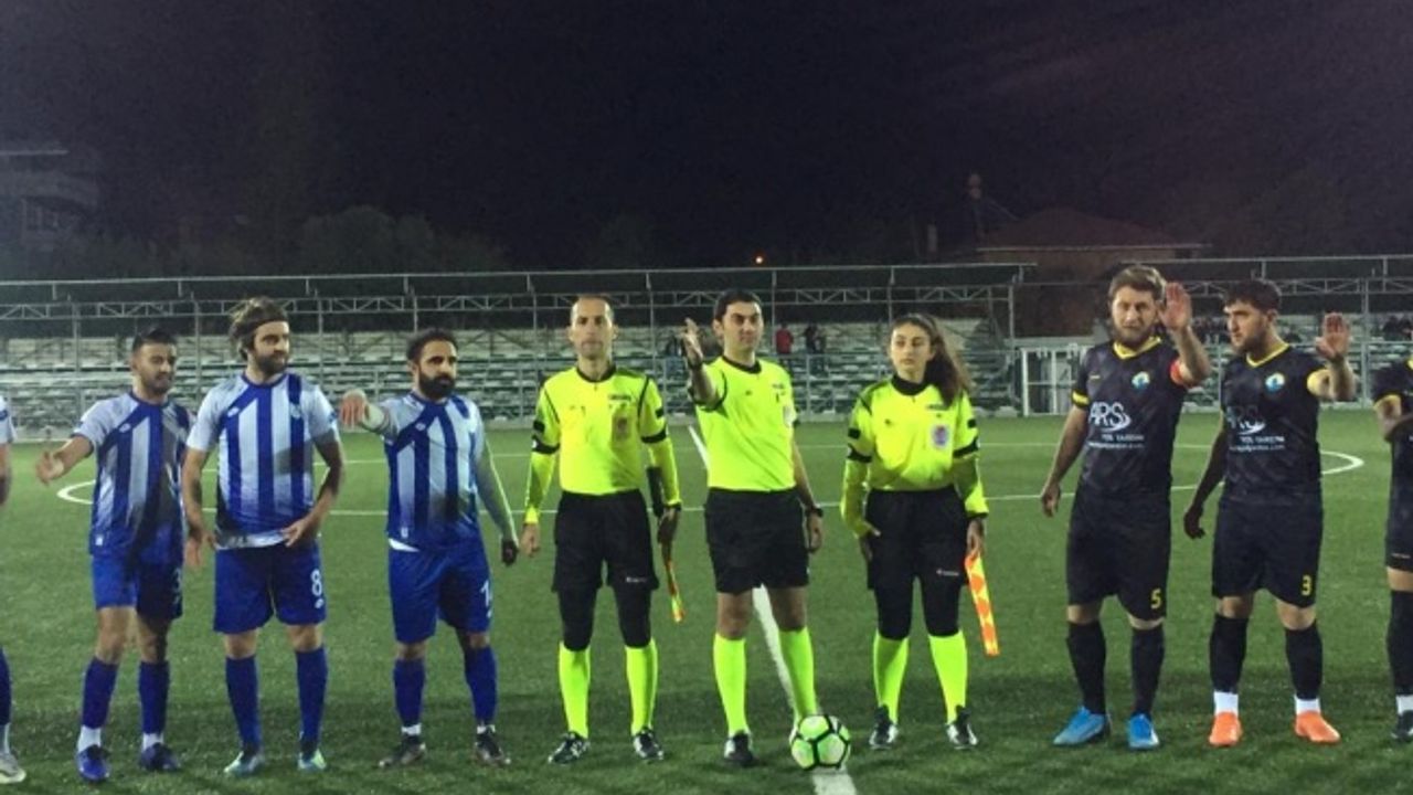 Lise öğrencisi Bengünür Kırbaş maç yönetti