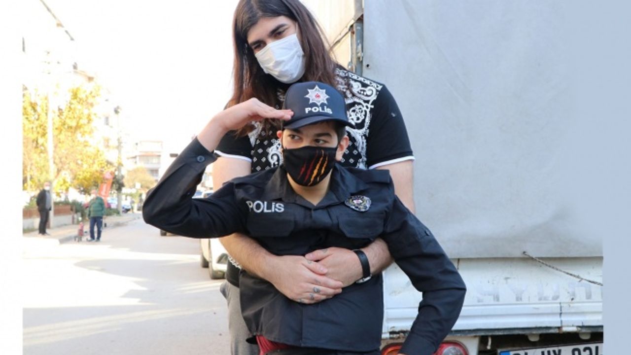 15 yaşındaki serebral palsili çocuğun polis üniforması hayali gerçekleşti