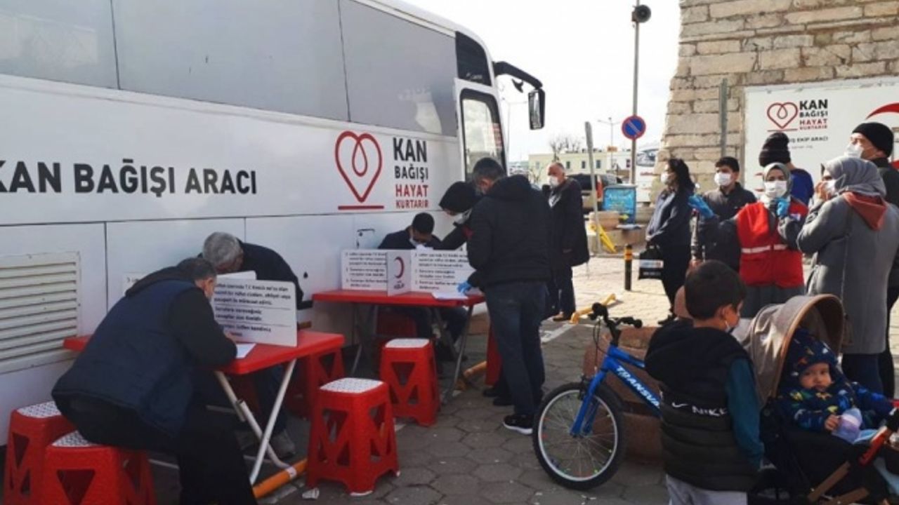Gelibolu'da Türk Kızılayın kampanyasında 158 ünite kan bağışı yapıldı