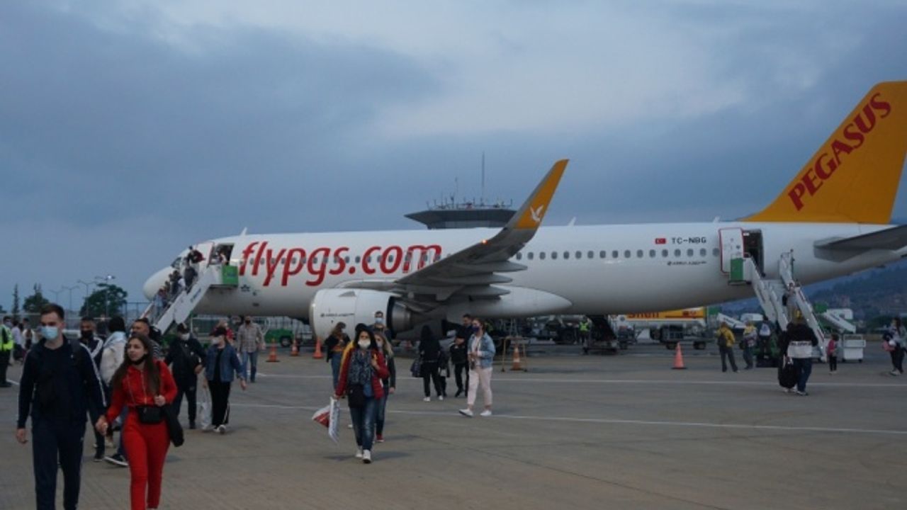 Gazipaşa-Alanya Havalimanı, Pegasus’un Kiev’den gelen ilk uçuşunu karşıladı