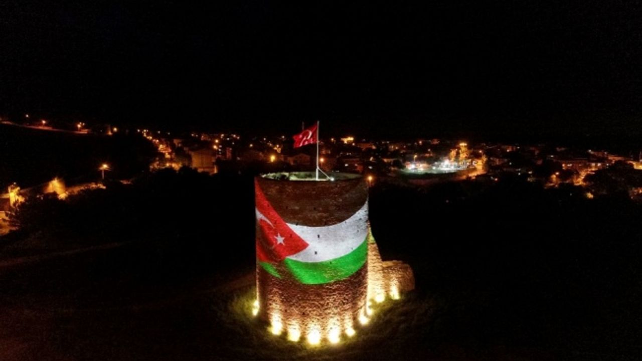 Kırklareli'nde Pınarhisar Kalesi Filistin'e destek için ışıklandırıldı