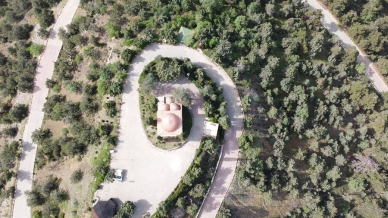 "Osmanlı'nın ilk kadısı" Dursun Fakih'in türbesine ulaşımın sağlandığı yol düzenlendi