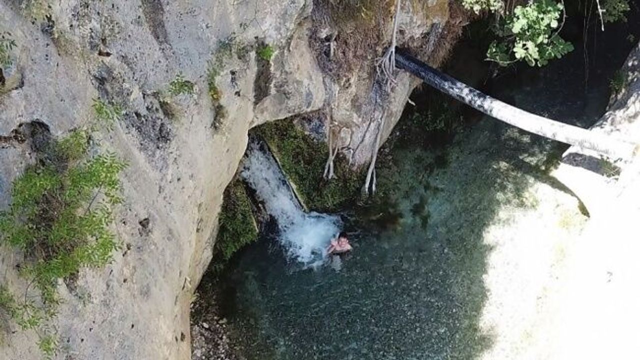Bilecik'teki Çalkara Şelalesi görülmeye değer doğasıyla ziyaretçilerini ağırlıyor