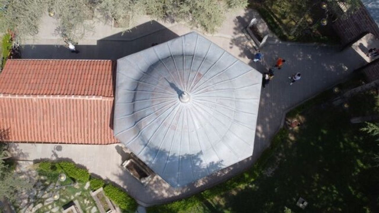 Ertuğrul Gazi Türbesi normalleşme sonrası ziyaretçi akınına uğradı