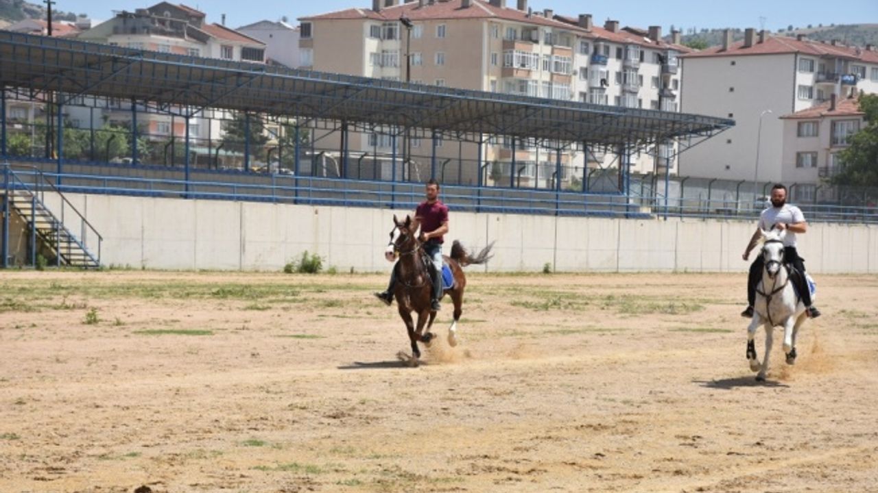 Osmanlı'nın kuruluş toprağında binicilik sporuyla tanışıyorlar