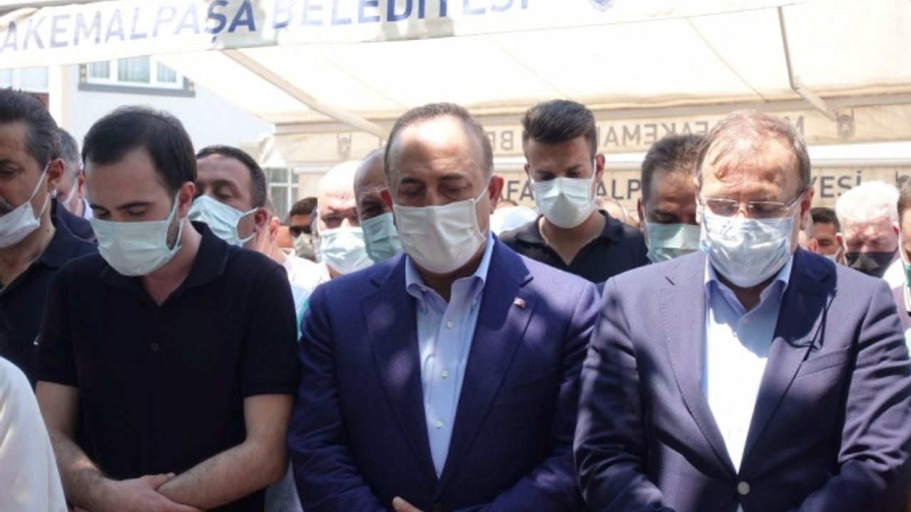 Vefat eden eski Bursa Milletvekili Ali Koyuncu son yolculuğuna uğurlandı