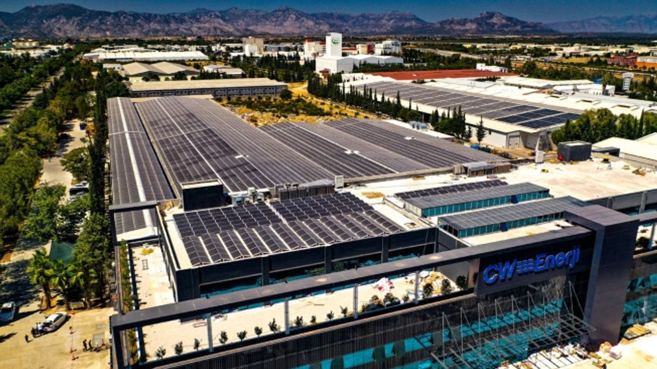 Avrupa’nın en büyük güneş paneli üreticisi CW Enerji Bursa’da