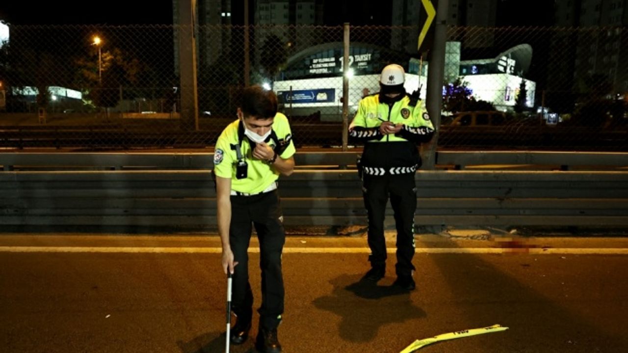 Zeytinburnu'nda kaza yapan motosikletteki 2 kişi öldü