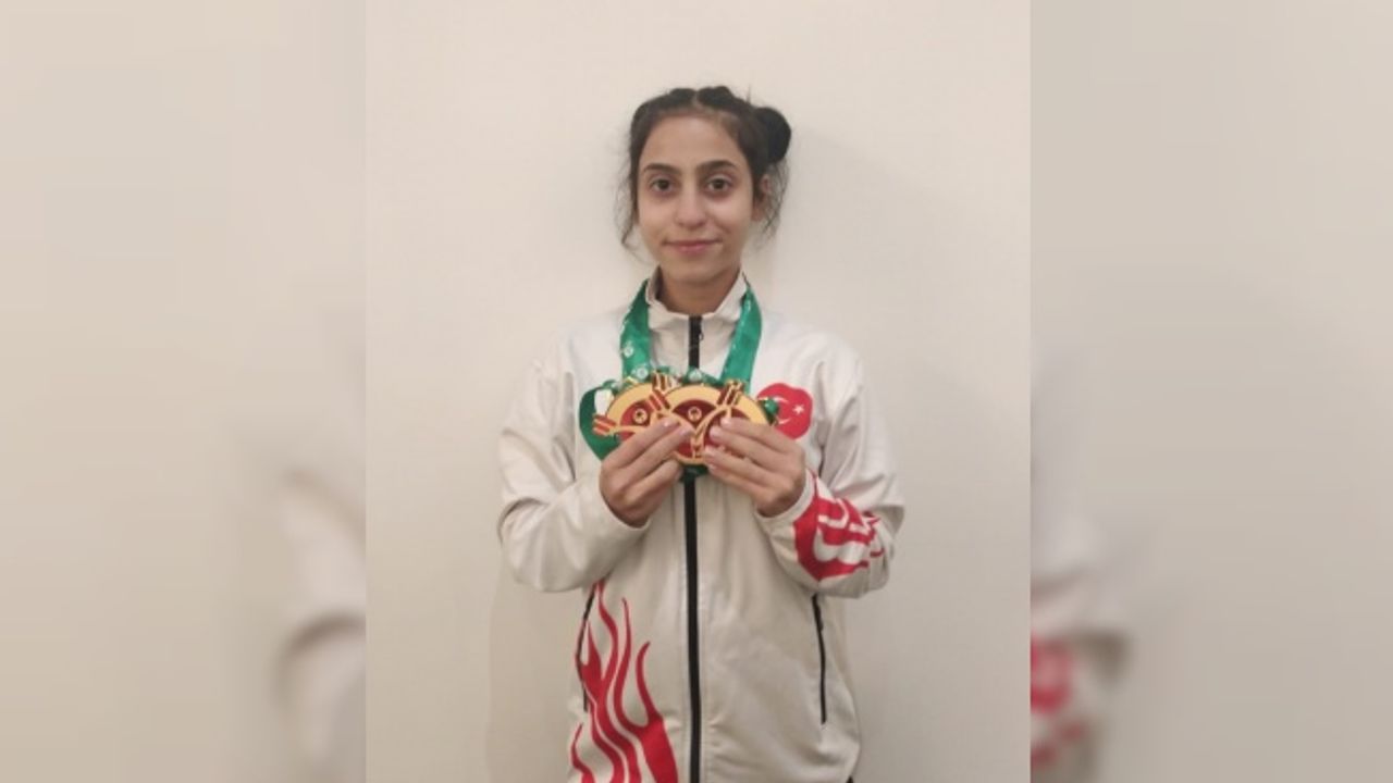 Milli halterci Ezgi Kılıç, yıldızlarda dünya şampiyonu oldu