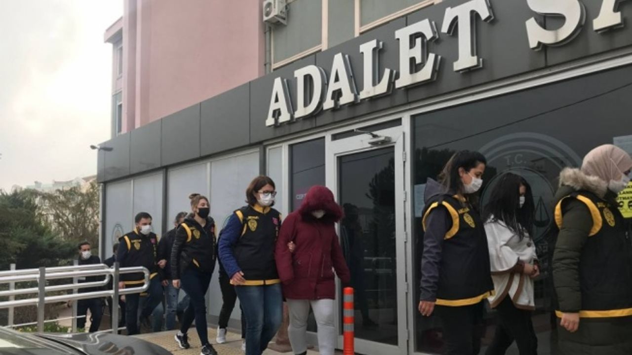 Bandırma'da fuhuş operasyonunda 9 şüpheli gözaltına alındı