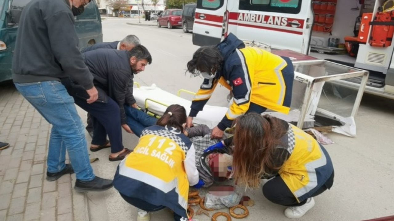 Bursa'da lodostan  devrilen simit arabasının altında kalan seyyar satıcı yaralandı