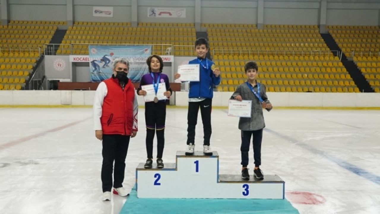 Buz Pateni Short Track Federasyon Kupası-3 müsabakaları, Kocaeli'de yapıldı