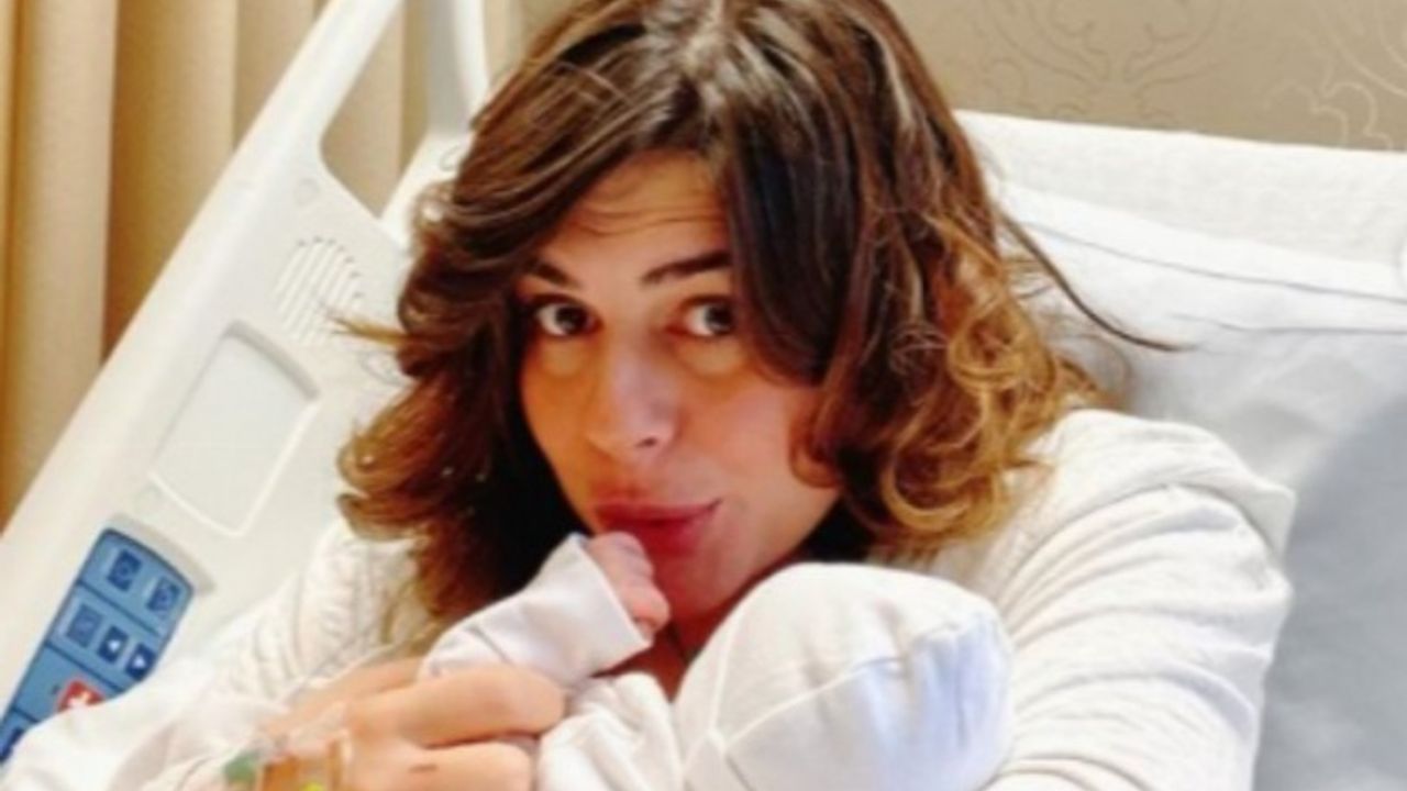 Çok Güzel Hareketler Bunlar ile tanınan Ayça Erturan anne oldu 