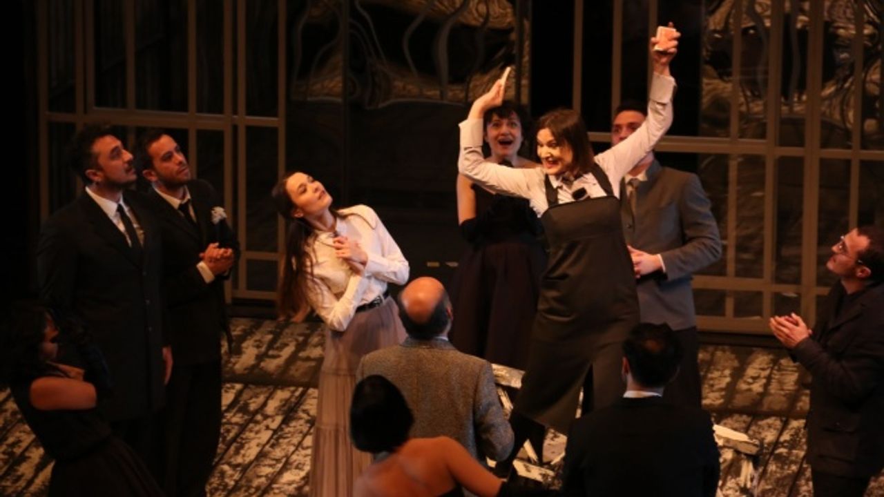 Şehir Tiyatroları, Vişne Bahçesiyle İstanbul Tiyatro Festivali’nde sahne aldı