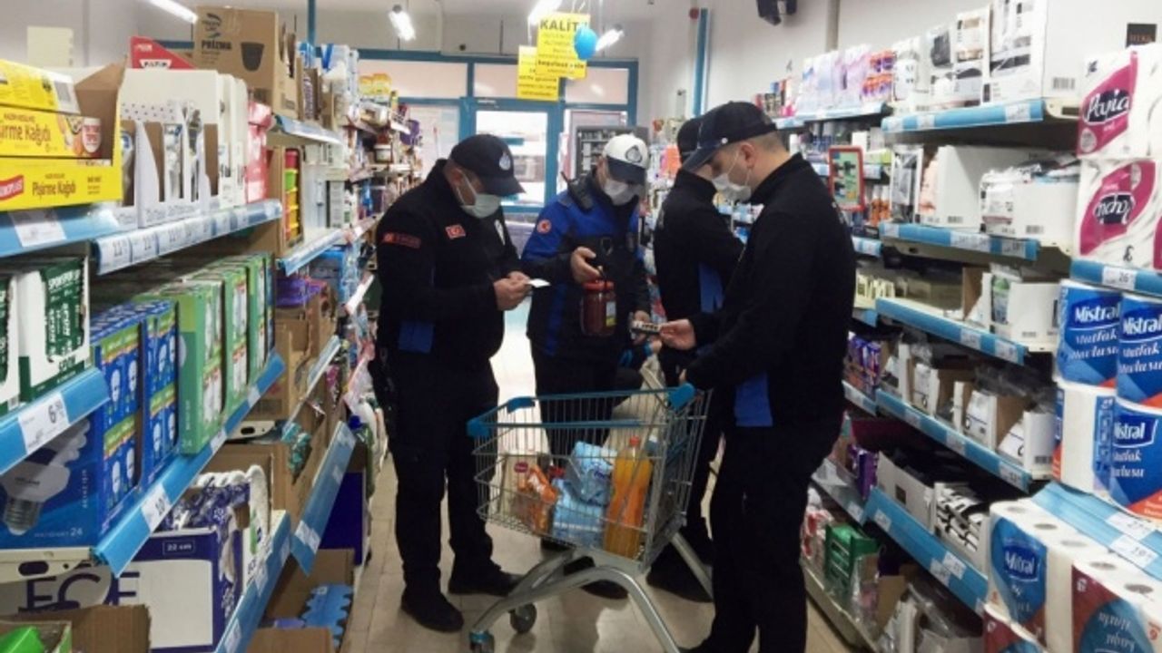 Altınova'da zabıta ekipleri yılbaşı öncesi marketlerde denetim yaptı