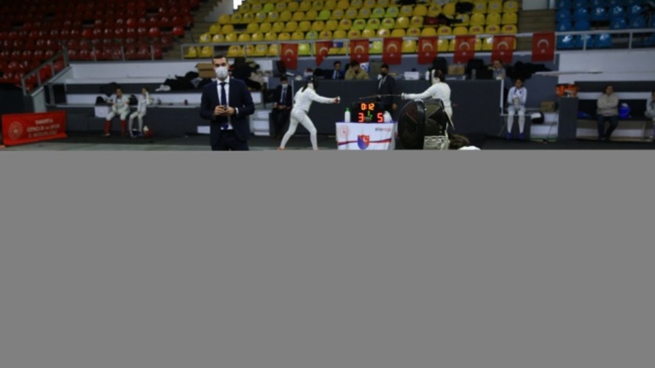 Eskrimde Gençler Epe Federasyon Kupası, Sakarya'da başladı
