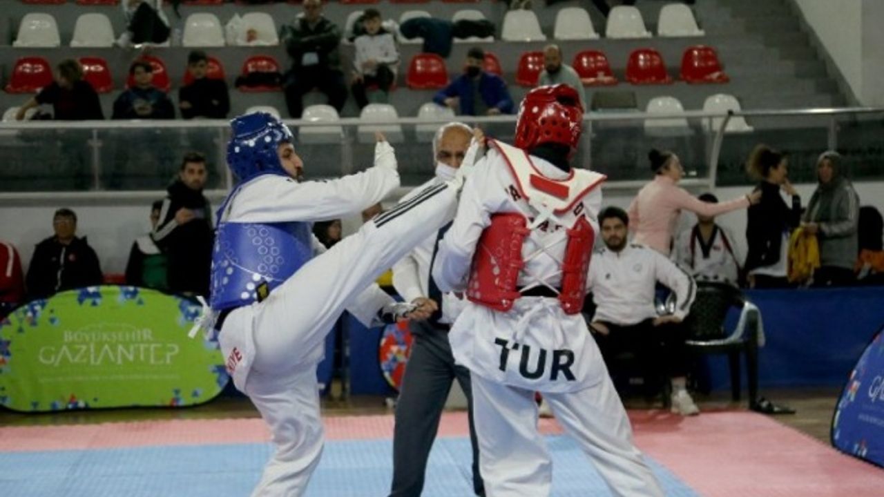 Gaziantep'te İşitme Engelliler Karate ve Tekvando Türkiye Şampiyonası yapıldı 