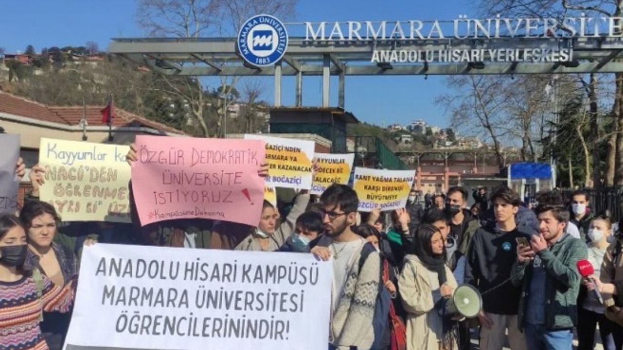 Marmaralı öğrenciler Anadolu Hisarı'nın Boğaziçi Kampüsü'ne devrini protesto etti