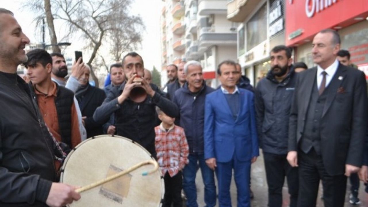 Batman'da davul zurna eşliğinde CHP'ye katıldılar