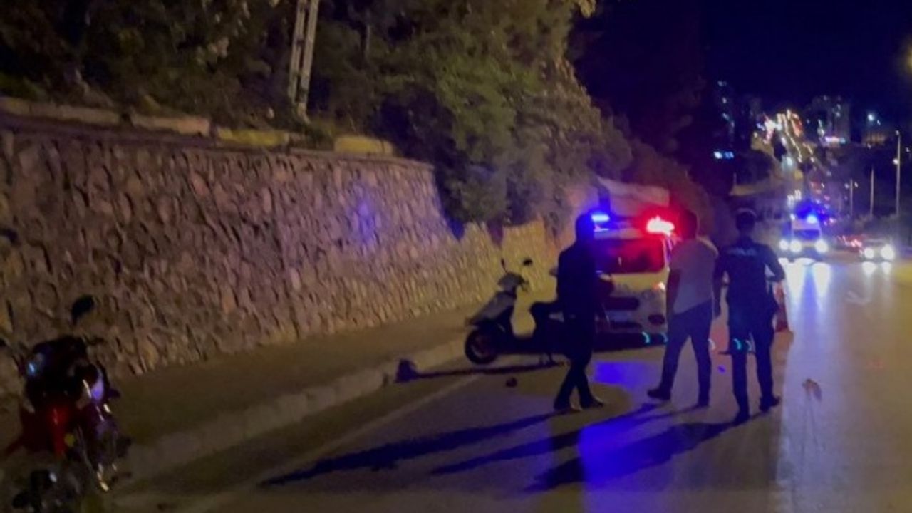Adıyaman'da otomobil elektrikli motosiklete çarptı: 2 yaralı