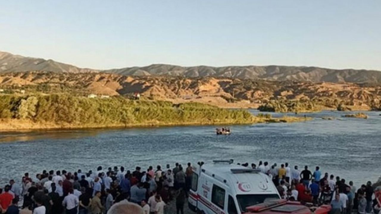 Bingöl'de Murat Nehri'ne çocuğu kurtarmak isterken akıntıya kapılıp, kayboldu!