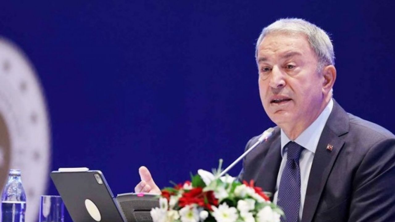 Bakan Akar Yunanistan medyasına çıkıştı! "Gel seni ben Foça'ya götüreyim!"