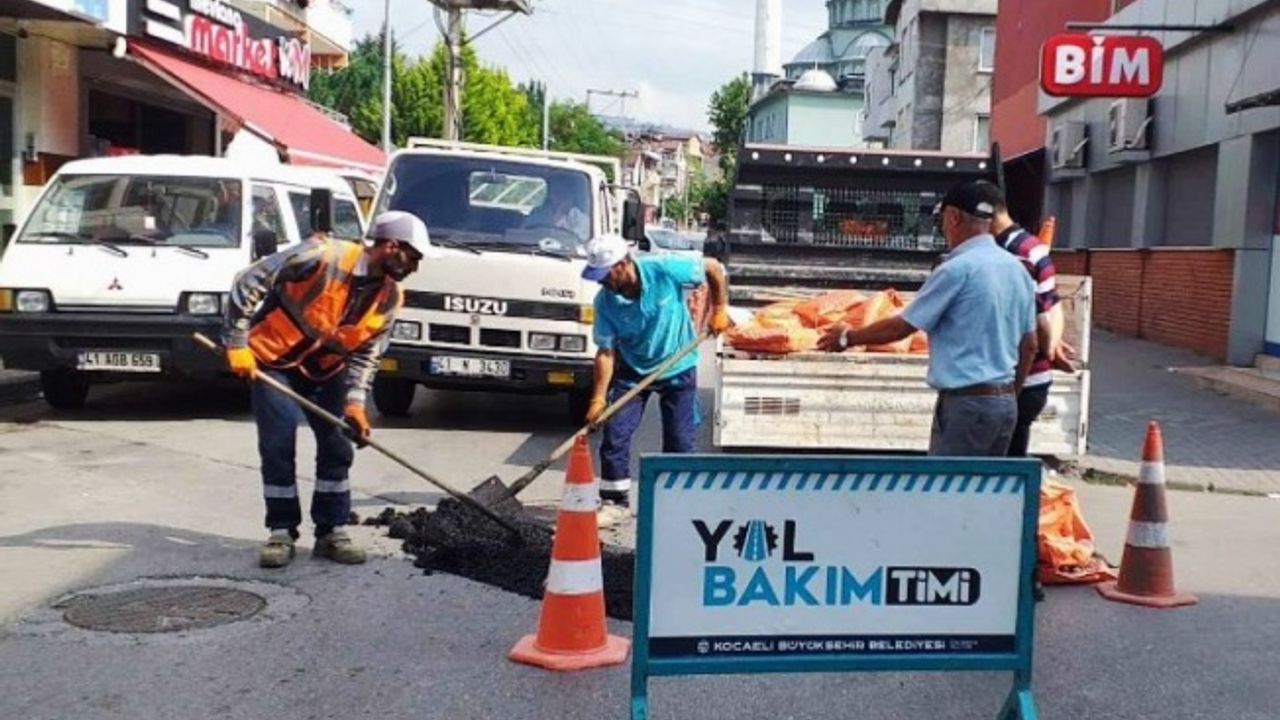 Kocaeli'de 'Yol Bakım Timi' bozuk yol ve kaldırım bırakmıyor