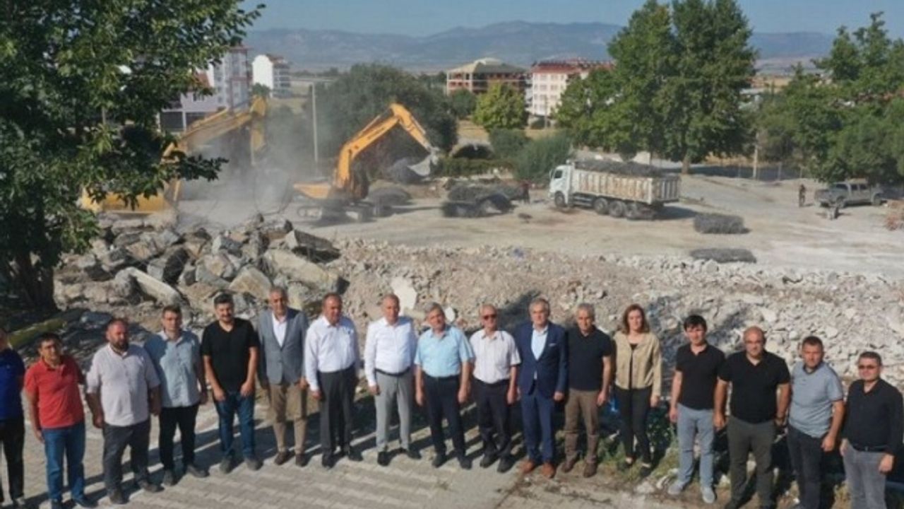 Başkan Zolan, Gençlik ve Kültür Merkezi inşaatını inceledi