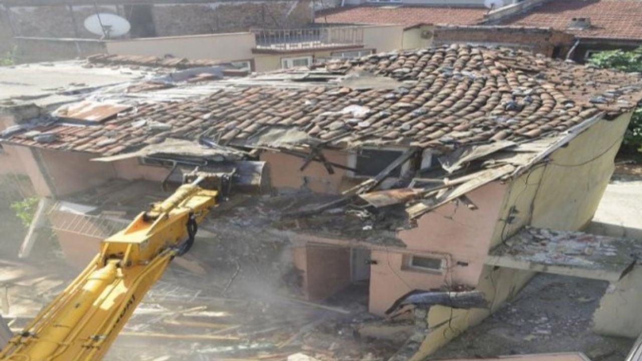 Bursa Yıldırım'da üç yılda 461 metruk yıkıldı