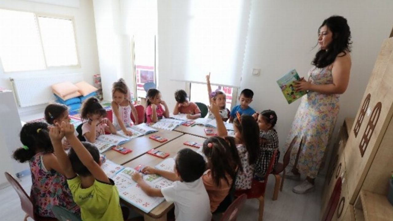 İzmir Narlıdere'de 'Nar Çiçekleri' kontenjanları da doldurdu