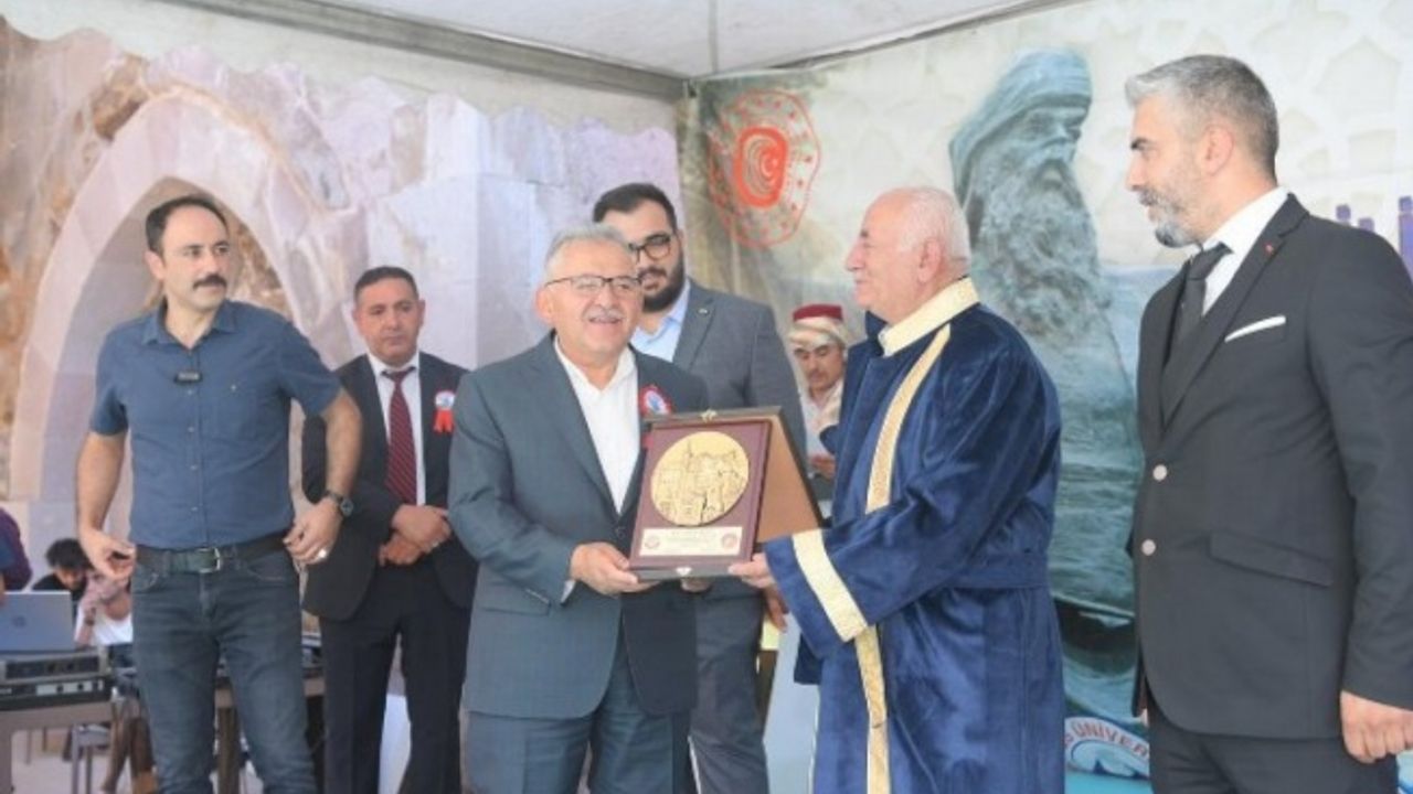 Kayseri protokolünden Sultanhanı Kervansarayı'nda Ahilik kutlaması