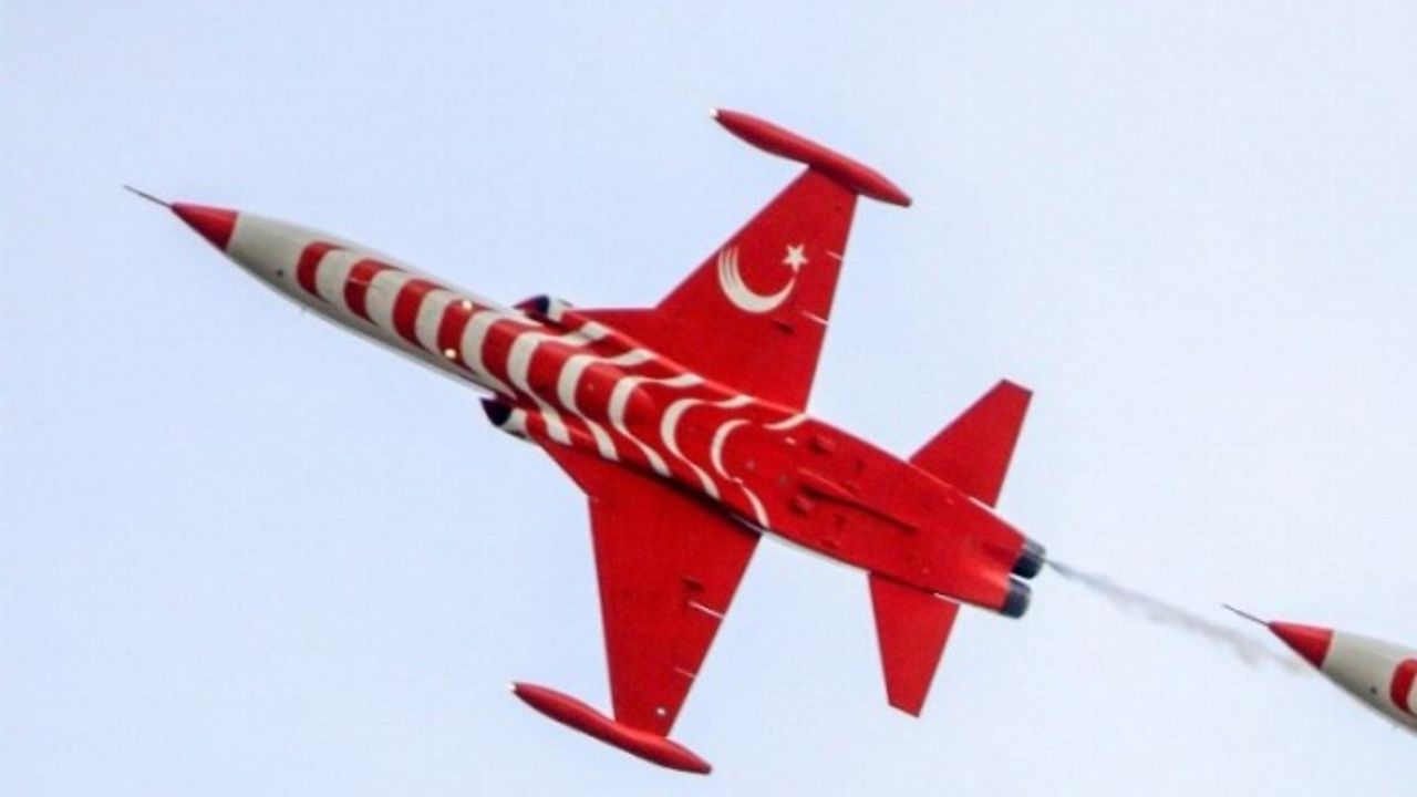 Konya'da Türk Yıldızları ekibine ait uçak düştü!