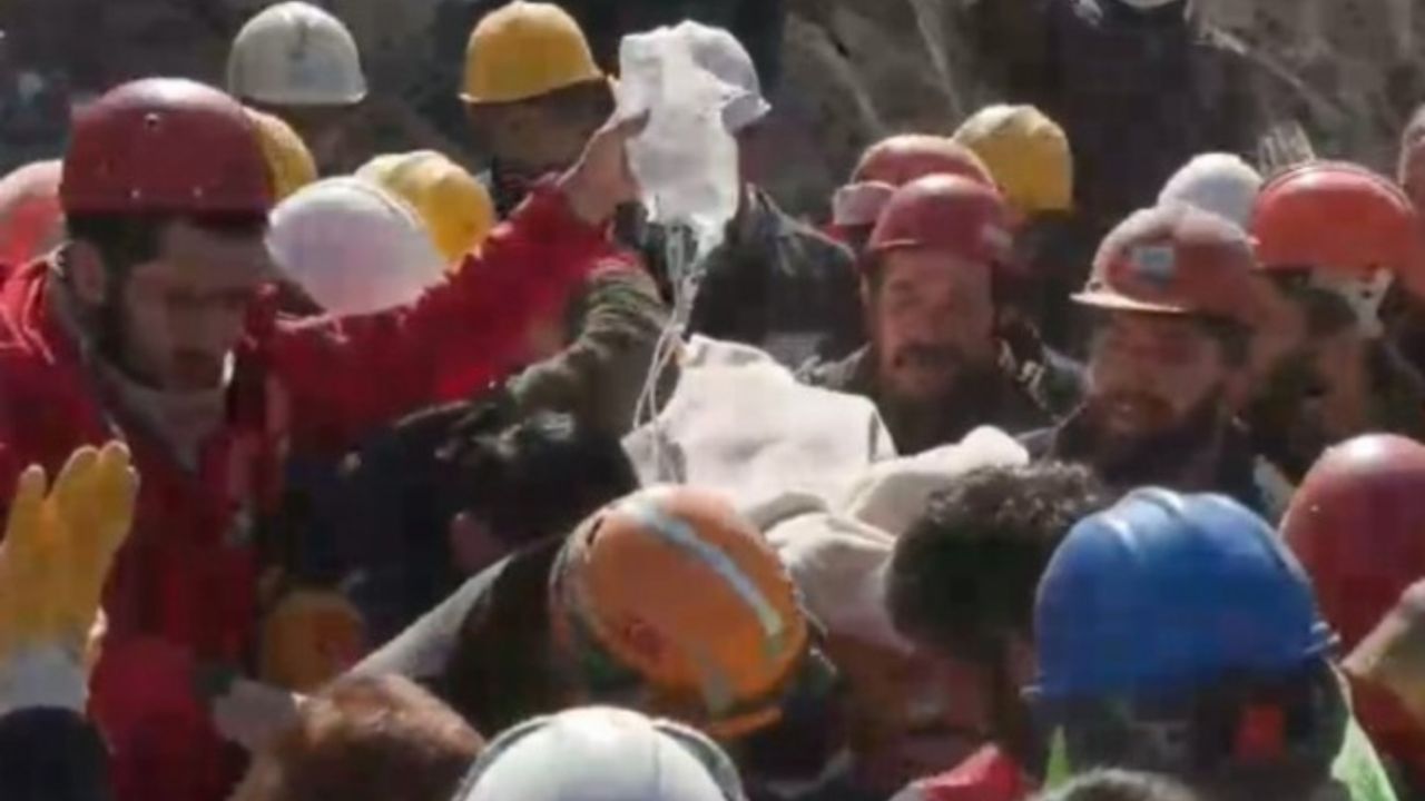 Bir mucize de Gaziantep'ten! 81 saat sonra...