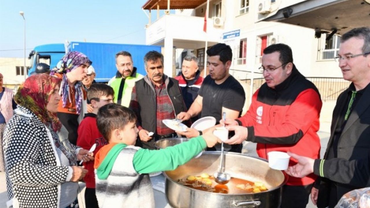 Bursa Mustafakemalpaşa Hatay Arsuz'un yaralarını sarıyor