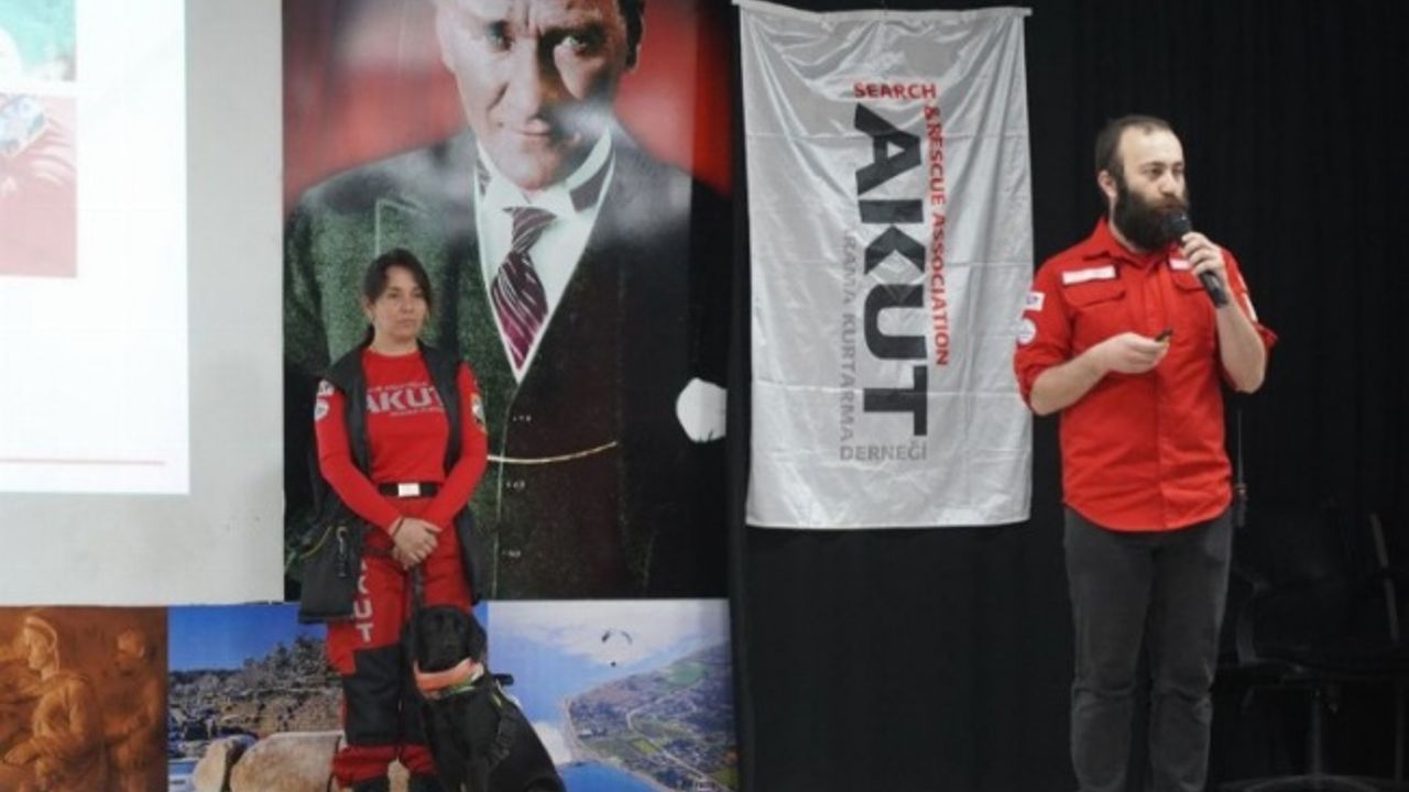 Milas'ta belediye ve AKUT'tan 'deprem' semineri