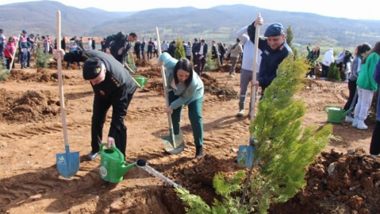 Bilecik Pazaryeri’nde fidanlar depremde hayatını kaybedenler için yeşerecek