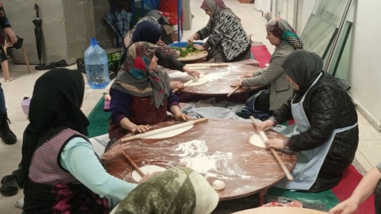 Bilecik'te oklavalar depremzedeler için çalıştı