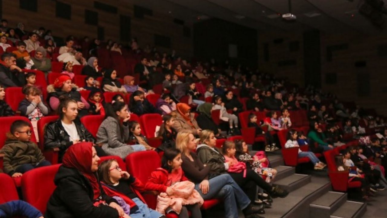 Bursa Gürsu'da ücretsiz sinema ve tiyatro keyfi