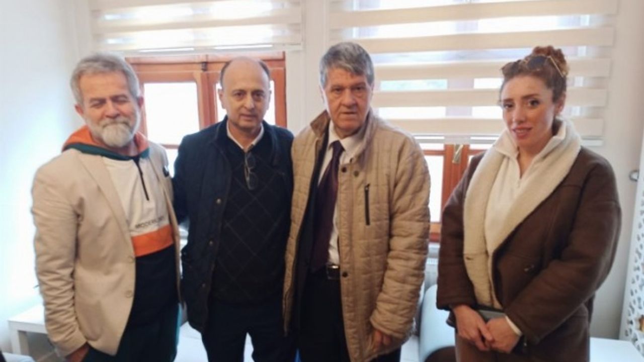 Edirne Gazeteciler Derneği'nde Derya Sarılarlı'ya güven