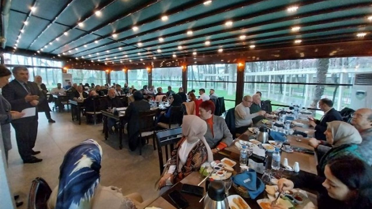 Gölcük'te Başkan Sezer afet bölgesindeki çalışmaları anlattı