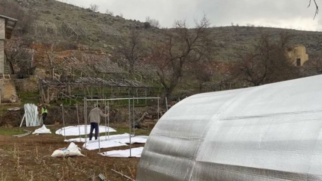 İzmit afetzedelerin çadır ihtiyacını karşılamaya devam ediyor