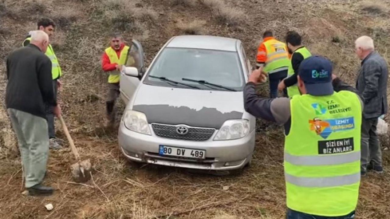 İzmit ekibi Adıyaman'da yoldan çıkan aracı kurtardı