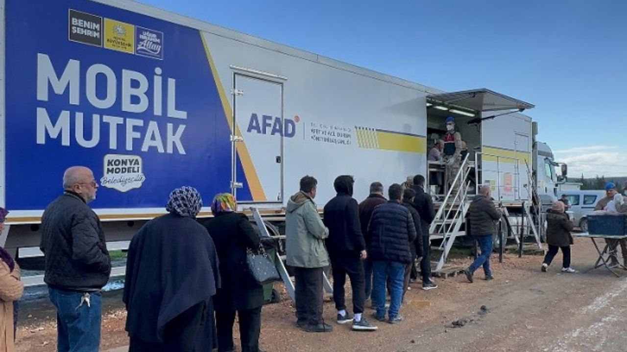 Konya'nın mobil araçları Hatay'da iç ısıtıyor