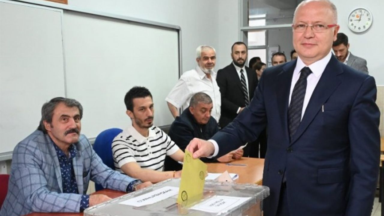 AK Parti İl Başkanı Davut Gürkan oyunu kullandı