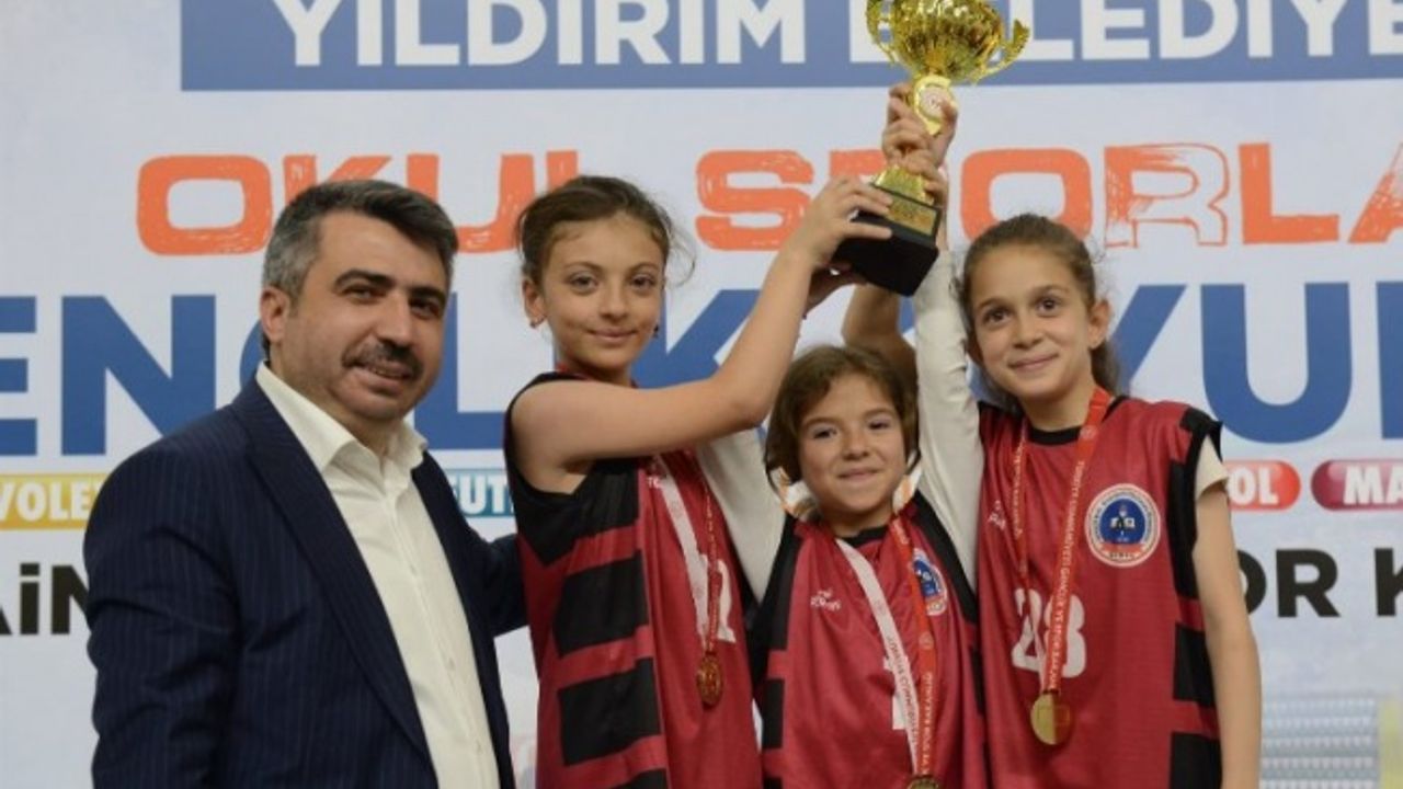 Bursa Yıldırım'da 'Gençlik Oyunları'nda görkemli final