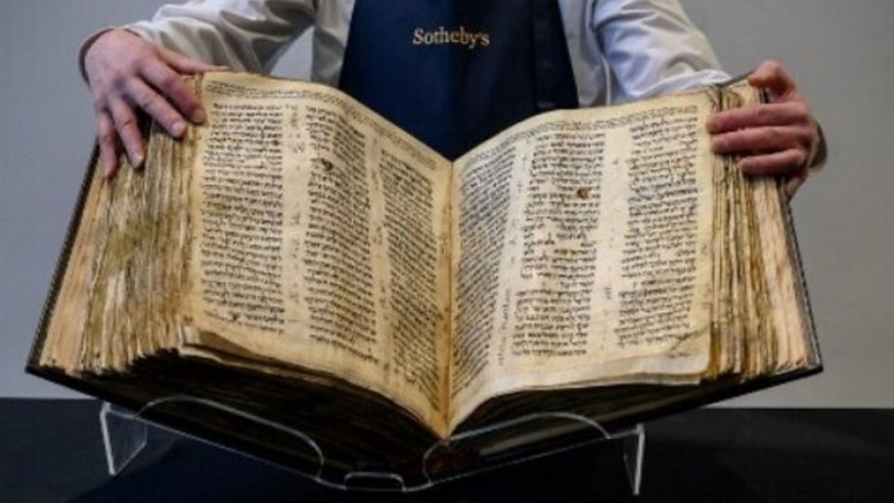 En eski el yazması rekor fiyata satıldı