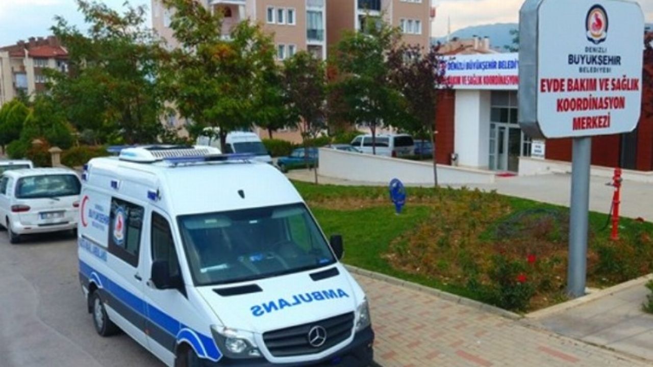 Hasta nakil araçları sandık için görev başında