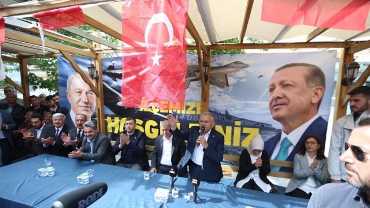 Kayseri protokolüne Tomarza'da meşaleli karşılama