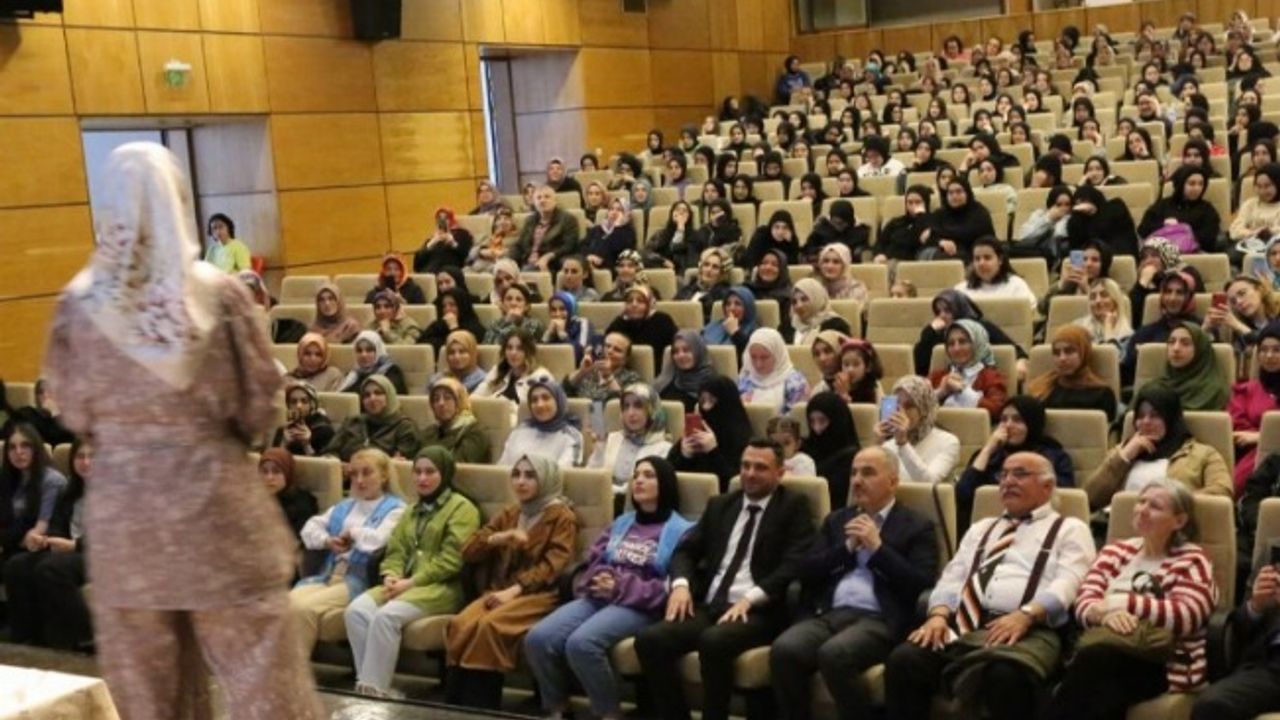 Rize'de Hatice Kübra Tongar'a yoğun ilgi