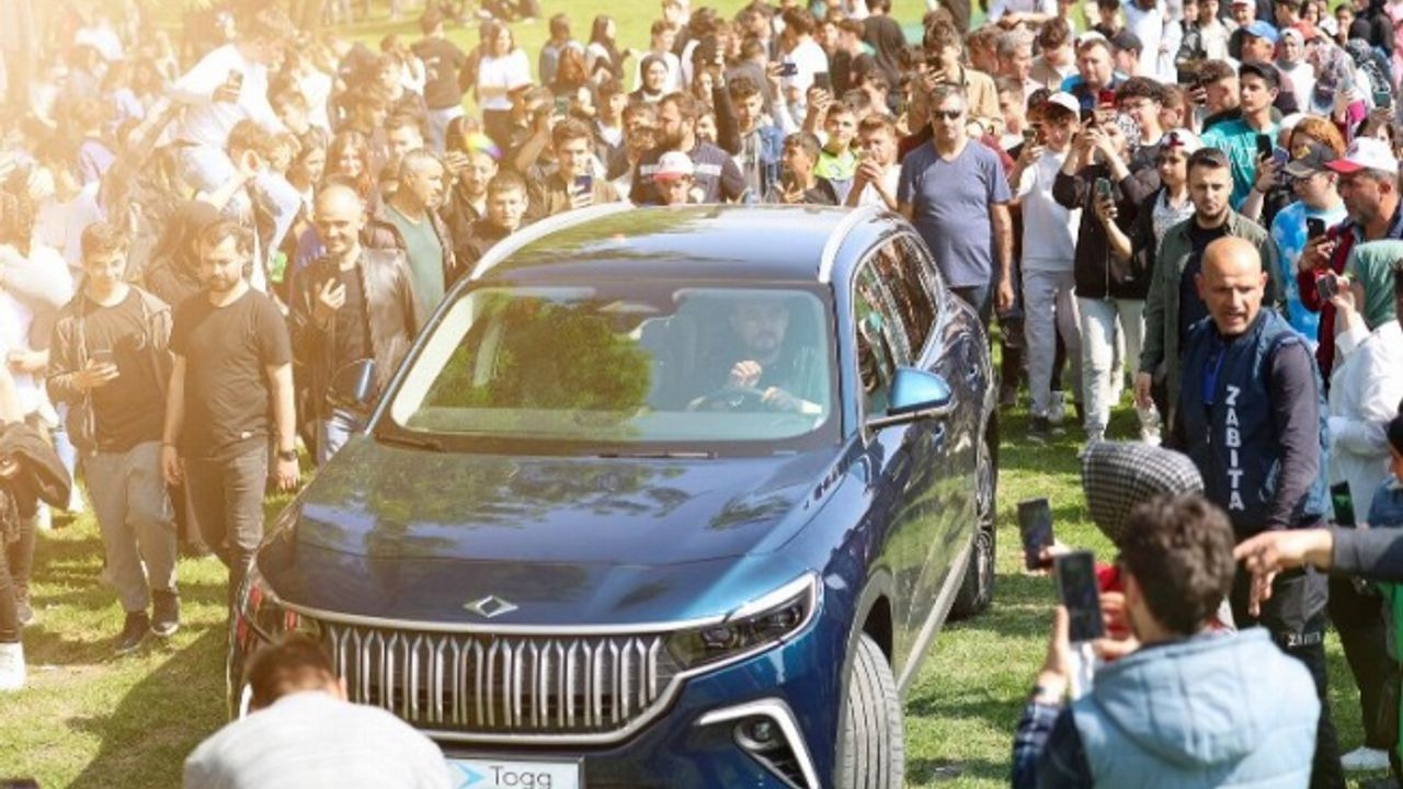 Sakarya Ferizli'de gençlik şölenine TOGG ile geldi